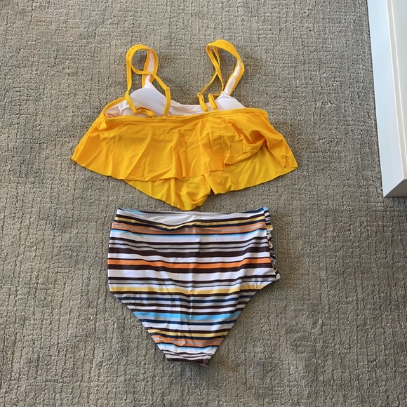 Beachsissi 2 piece swimsuit size L - Picture 2 of 2